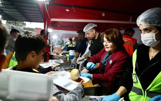 Didim Balat Mahallesi'nde Ramazan bereketi paylaşıldı