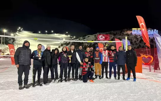 Kar Voleybolu Turnuvası Sona Erdi