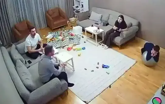 Eşini odadan çıkardıktan 10 saniye sonra havaya uçtu