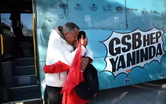 Katar'da mahsur kalan Türk sporcular memleketine döndü