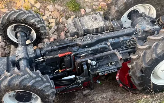 Tarsus'ta Traktör Devrildi: Sürücü Hayatını Kaybetti
