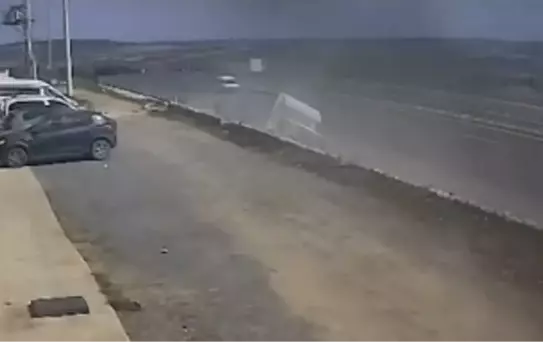 Çatalca'da Kamyon Kazası: Şoför Yaralandı