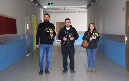 Fatma Nur öğretmenin anısına 650 meslektaşına çiçek dağıttılar