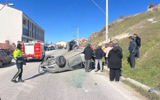 Tavşanlı'da Takla Atan Araçta Sürücü Yaralandı