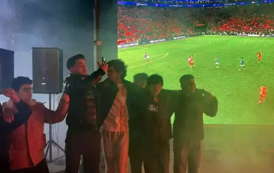 Osmaniye'de Galatasaray'ın galibiyeti havai fişek ve meşalelerle kutlandı