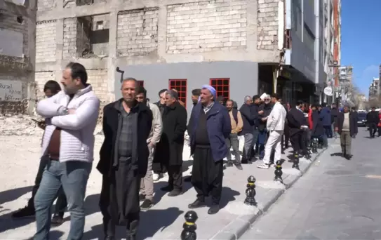 Şanlıurfa'da Plaka Değiştirme Kuyruğu