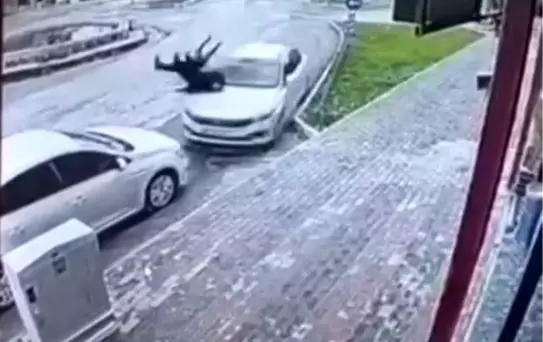 İdil'de Otomobil Yayalara Çarptı