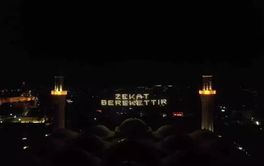 Bursa'da Mahya Geleneği: 'Zekat Berekettir'