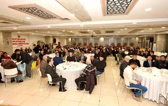 Ahlat'taki Ahıska Türkleri iftar sofrasında bir araya geldi