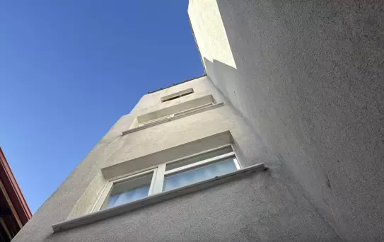 Babanın çatıdan attığı demir oğlu öldürdü