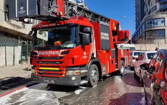 Bayrampaşa'da 3 Katlı Binada Yangın