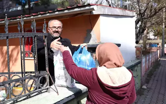 Sivas'ta Hayır Bakkalı İhtiyaç Sahiplerine Destek Oluyor