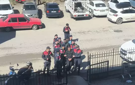 İşçiler Yevmiye İçin Malzeme Aldı