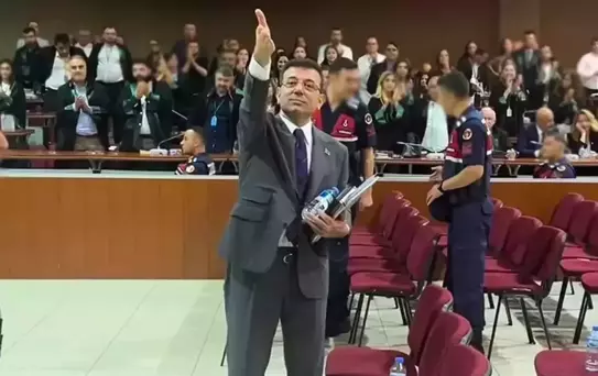 Yine gergin başladı! İBB davasının 3. gününde 'el sallama' krizi