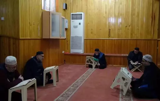 İtikafa girenler Ramazan'ın son günlerini ibadetle geçiriyor