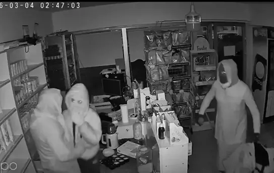 Kadın Kıyafetiyle Market Soygunu