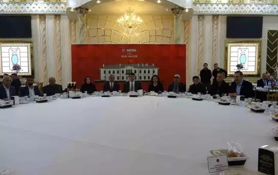 Kilis Valisi Kalaylı, muhtarlarla iftar programında buluştu