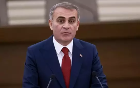 Resmen yürürlükte! Anayasa Mahkemesi Başkanvekilliğine İrfan Fidan seçildi