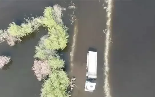 Söke'de TIR Şoförü Taşkın Sularından Kurtarıldı