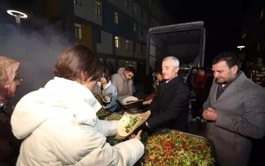 Tahmazoğlu öğrencilerle sahurda buluştu