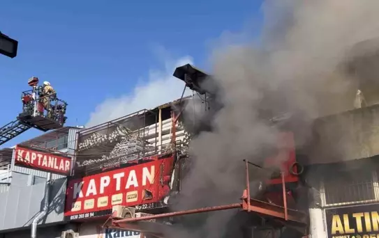 Zeytinburnu'nda Depoda Yangın