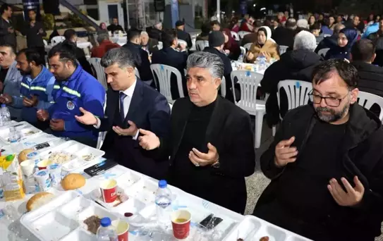 Akdeniz'de birlik sofrası: Kaymakam Şener personelle iftar yaptı