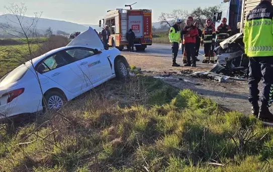 Balıkesir'de trafik kazası: 1 ölü, 2 yaralı