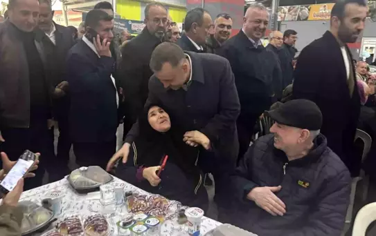 Ezine'de 10 bin kişi iftar sofrasında buluştu