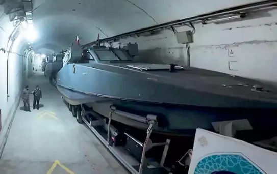 İran, Basra Körfezi'nde yer alan yeraltı deniz üssüne ait görüntüleri paylaştı