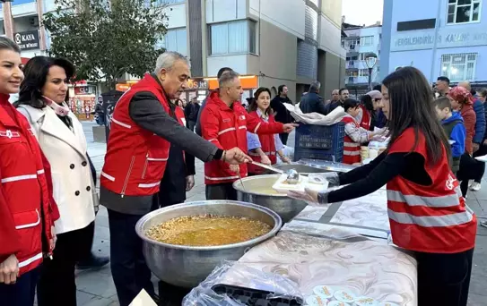 Kızılay'ın iftar çadırı Alaşehir'de dayanışmanın simgesi oldu