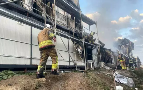 Konteyner yatakhane alevlere teslim oldu