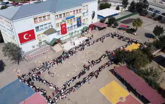 Adana'da Öğrenciler Bayramlaştı