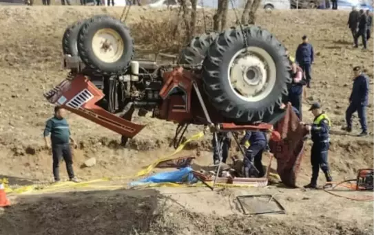 Traktör Devrildi, Yaşlı Çiftçi Hayatını Kaybetti