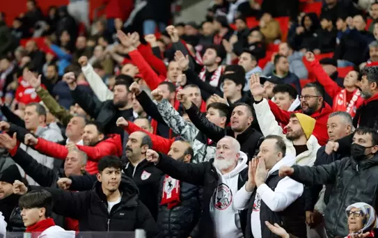 İspanyollarla dostluk rüzgarı! Samsun, Atatürk ve Pedro Sanchez tezahüratlarıyla inledi