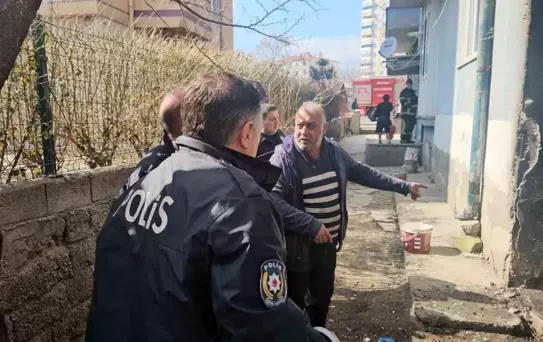 Kayseri'de Yanan Yatak Yangınına Polis Müdahalesi