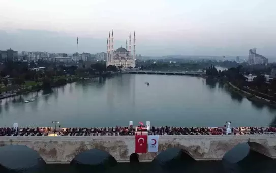 Adana'da Taşköprü İftarı