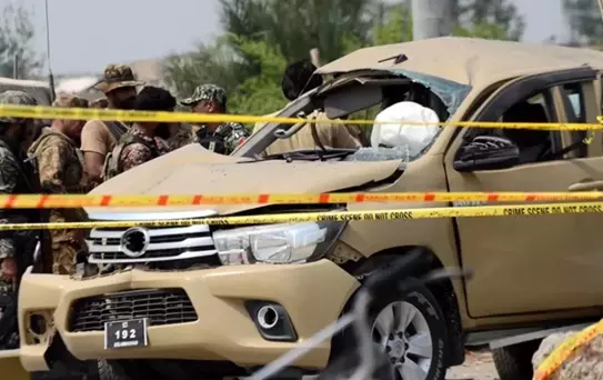 Pakistan'da polis aracında patlama: 7 ölü