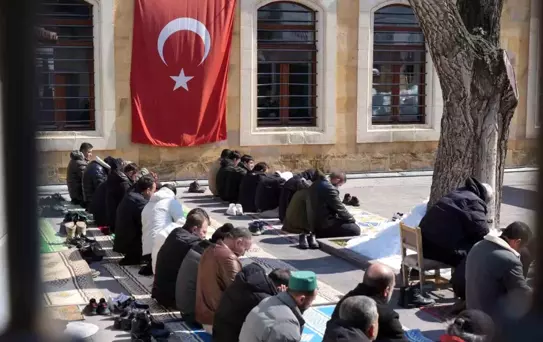 Ramazan'ın Son Cuma Namazı Coşkusu