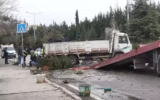 İzmit'te Kamyon Devrildi