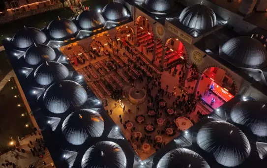 Edirne'de Selimiye Cami'nin Avlusunda İftar Organizasyonu