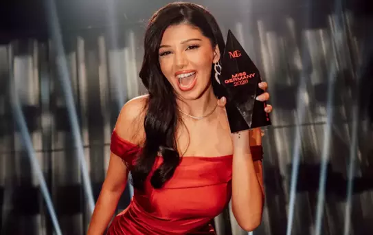 Almanya güzellik kraliçesi Suriyeli Twitch yayıncısı Dua Faris oldu