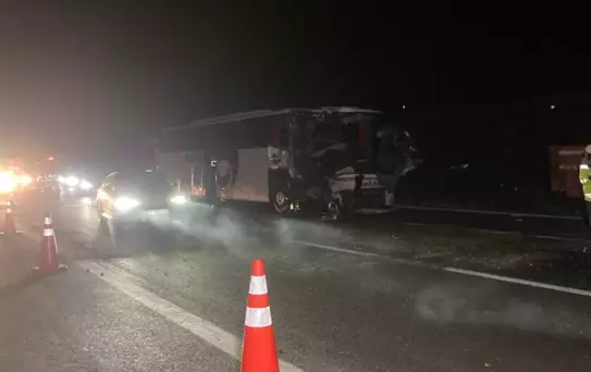Ankara'da yolcu otobüsü tıra çarptı: 1 ölü, 15 yaralı
