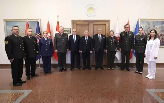 Bakan Güler Tıp Bayramı'nda Sağlık Personeli ile Buluştu