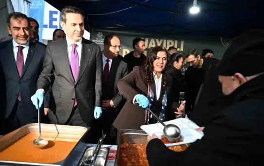 Başkan Çerçioğlu, Bakan Bayraktar ile birlikte iftarda vatandaşlarla bir araya geldi