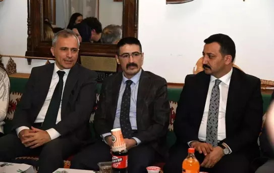 Başkan İbrahim Çenet, öğrencilerle iftarda buluştu