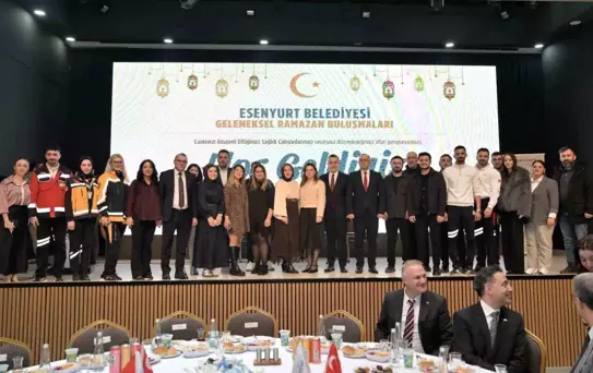 Başkan Vekili Aksoy, sağlık çalışanlarıyla iftarda buluştu