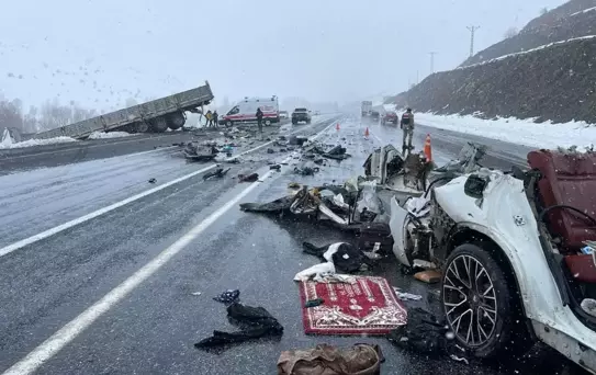 Tatvan'da Feci Kaza: 2 Ölü, 5 Yaralı