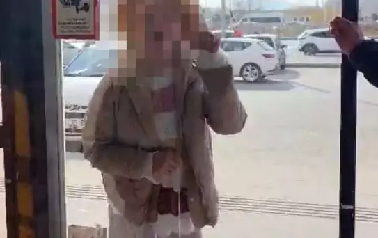 Fark ücretine itiraz eden kadın eczaneye saldırdı!