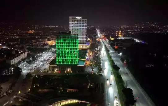 Manisa Büyükşehir Belediyesinden Tıp Bayramı'na özel ışıklandırma