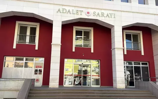 Atatürk'e Hakaretten Öğretmen Tutuklandı